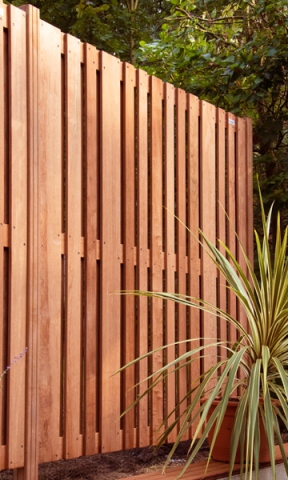 Elephant Hartholzzaun Stripes 180x180cm aus Cedrinho Holz